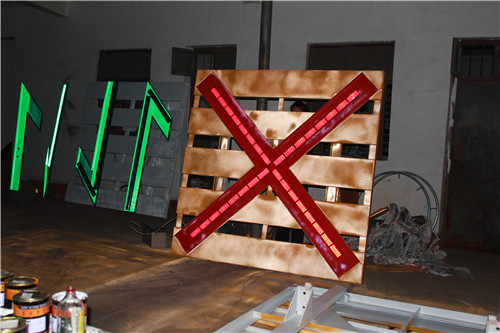 100T真空硫化機(保護板與光柵)