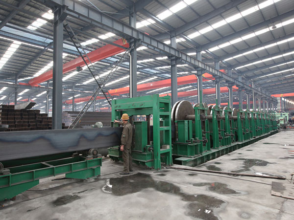 全自動(dòng)平板軌道硫化成型機(jī)系列