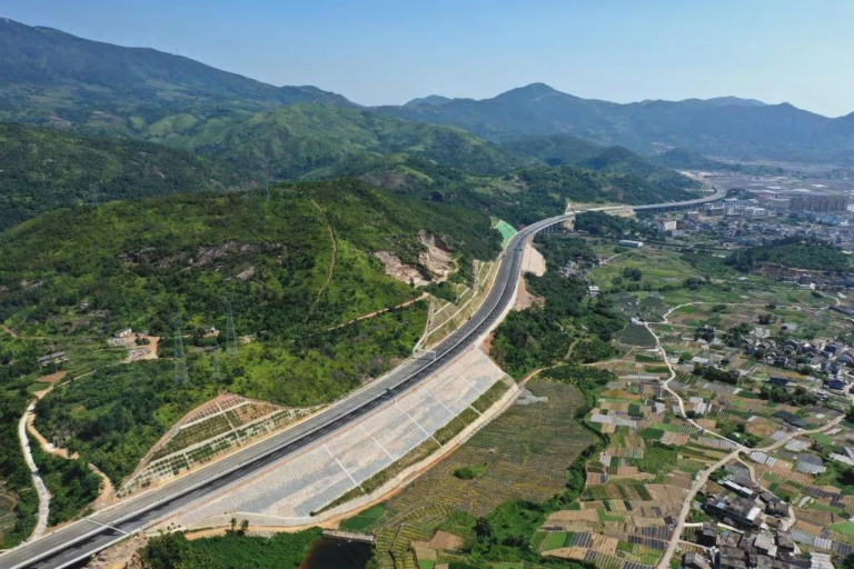 蒼高速公路（龍麗溫至甬臺(tái)溫復(fù)線聯(lián)絡(luò)線）